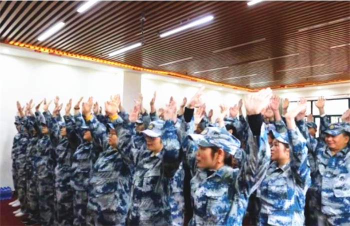 新的一年开始，公司组织开展了一次主题为“拓集体之团结、展东伟之风采”户外拓展活动。
